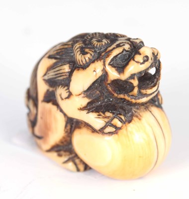 Lot 145 - A SMALL 19TH CENTURY JAPANESE CARVED IVORY...