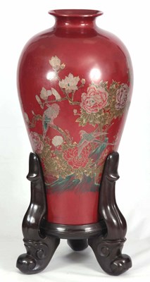 Lot 170 - AN IMPRESSIVE MEIJI PERIOD SCARLET LACQUER...