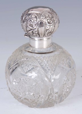 Lot 214 - AN EARLY 20TH CENTURY SILVER TOPPED CUT GLASS...