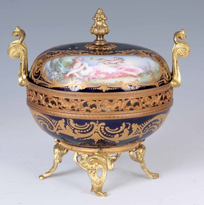 Lot 40 - A 19TH CENTURY LOUIS PHILIPPE SERVES PORCELAIN...