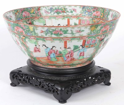 Lot 59 - AN 18TH CENTURY PORCELAIN CANTONESE BOWL ON...