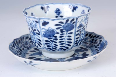 Lot 62 - AN 18TH CENTURY CHINESE KANGXI BLUE AND WHITE...