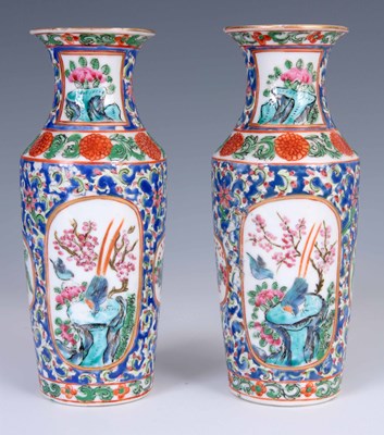 Lot 77 - A PAIR OF 19TH CENTURY FAMILLE ROSE VASES...