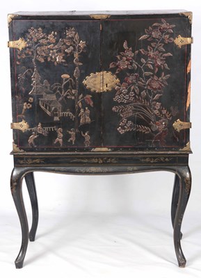 Lot 838 - AN EARLY 18TH CENTURY BLACK JAPANNED AND...