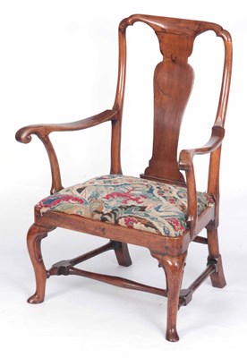 Lot 927 - A STYLISH EARLY 18THCENTURY WALNUT OPEN...