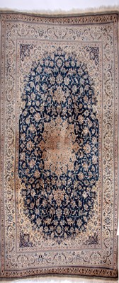 Lot 960 - A FINE QUALITY 20TH CENTURY EASTERN RUG...