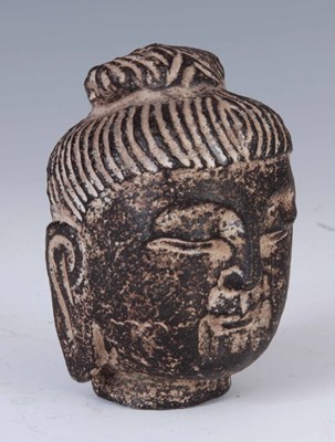 Lot 118 - A SMALL ANTIQUE CARVED STONE BUDDHA HEAD...