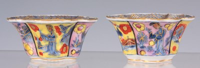 Lot 102 - A PAIR OF 19TH CENTURY CHINESE PORCELAIN...