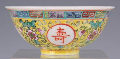 Lot 105 - AN ANTIQUE CHINESE IMPERIAL STYLE YELLOW GLAZE...