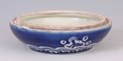 Lot 106 - A 19TH CENTURY CHINESE BLUE AND WHITE DISH...