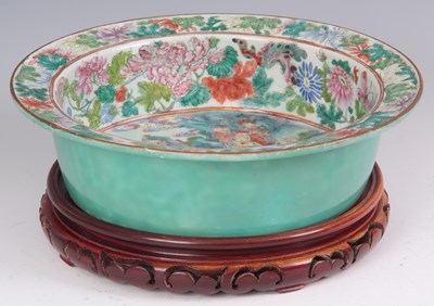 Lot 128 - AN 18/19th CENTURY CHINESE FAMILLE VERTE BOWL...