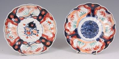 Lot 133 - A PAIR OF IMARI PATTERN CHINESE PLATES of...