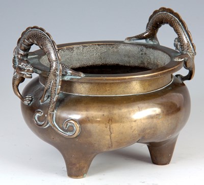 Lot 146 - AN EARLY CHINESE BRONZE TRIPOD INCENSE BURNER...