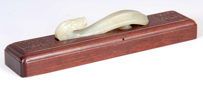 Lot 152 - A CHINESE 19th CENTURY CELADON JADE BELT...