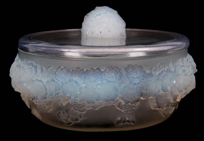 Lot 20 - RENÉ LALIQUE. AN EARLY 20th CENTURY OPALESCENT...