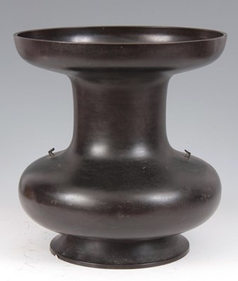 Lot 209 - A JAPANESE EDE PERIOD BRONZE VASE of bulbous...