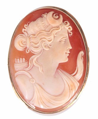 Lot 239 - A 19TH CENTURY OVAL CARVED CAMEO PORTRAIT...