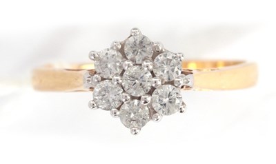 Lot 250 - AN 18K YELLOW GOLD CLUSTER DIAMOND RING formed...