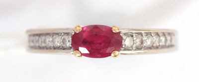 Lot 254 - AN 18K WHITE GOLD RUBY AND DIAMOND RING app. 3.4g