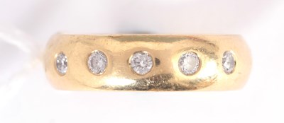 Lot 266 - A GENTLEMAN'S 18K YELLOW GOLD FIVE STONE...