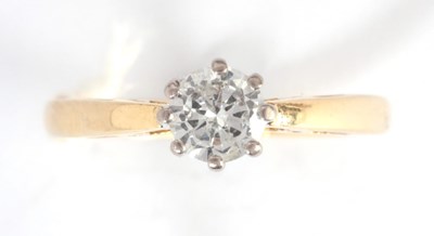 Lot 270 - AN 18K YELLOW GOLD SOLITAIRE DIAMOND RING app....