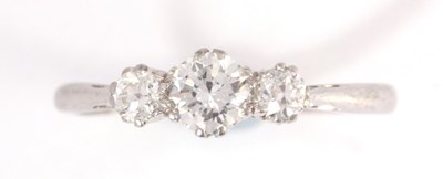 Lot 273 - A PLATINUM THREE STONE DIAMOND RING app. 70...