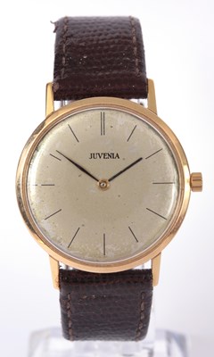 Lot 328 - A GENTLEMAN'S 18K GOLD JUVENIA WRIST WATCH on...