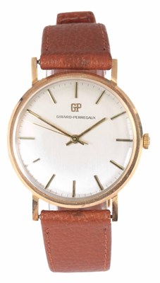 Lot 347 - A GENTLEMAN'S 9K GOLD GIRARD - PERREGAUX WRIST...