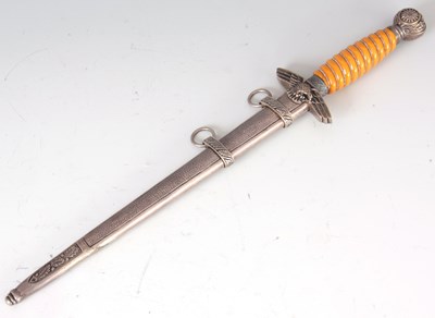 Lot 373 - AN HUNGARIAN AIRFORCE OFFICERS DAGGER having a...