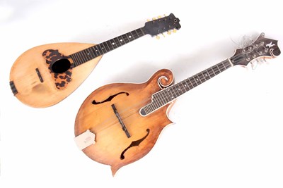 Lot 568 - A GIBSON STYLE MANDOLIN 69cm overall -...