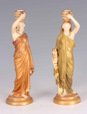 Lot 61 - A PAIR OF EARLY 20th CENTURY ROYAL WORCESTER...