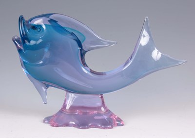 Lot 7 - A MURANO BLUE AND PURPLE GLASS STYLISED FISH...