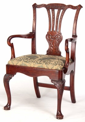 Lot 906 - A FINE MID 18TH CENTURY CHIPPENDALE STYLE...