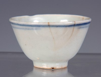 Lot 93 - A MINIATURE CHINESE FINGER BOWL with a blue...