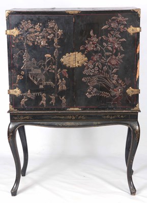 Lot 942 - AN EARLY 18TH CENTURY BLACK JAPANNED AND...