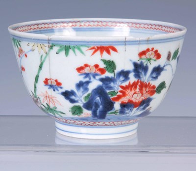 Lot 98 - AN 18TH/19TH CENTURY ORIENTAL PORCELAIN BOWL...