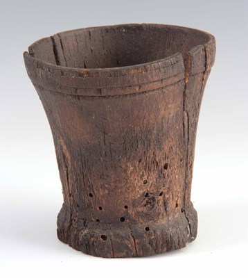 Lot 596 - AN EARLY TREEN BEAKER / LÁMHÓG turned in oak 9....