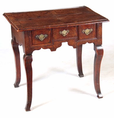 Lot 724 - A GOOD QUEEN ANNE HERRINGBANDED FIGURED WALNUT...