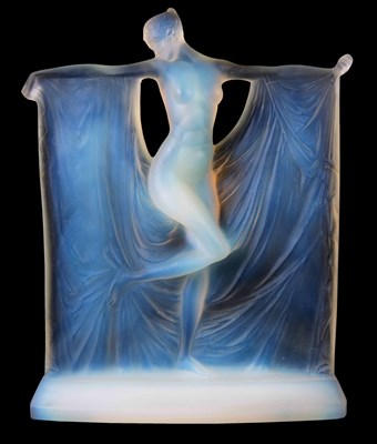 Lot 30 - R. LALIQUE AN OPALESCENT GLASS SUZANNE...