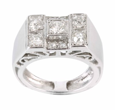 Lot 189 - AN ART DECO 18CT WHITE GOLD AND SQUARE SET...