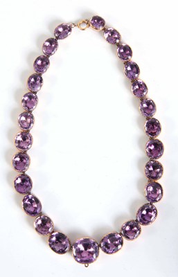 Lot 181 - A VICTORIAN AMETHYST AND GOLD 16" NECKLACE...