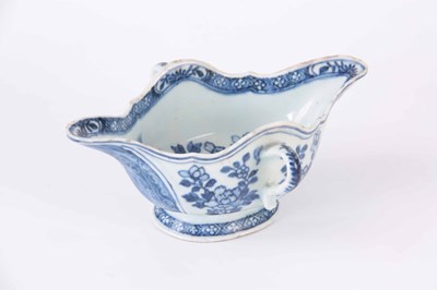 Lot 86 - AN 18TH CENTURY CHINESE BLUE AND WHITE...