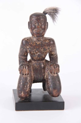 Lot 101 - AN 18TH CENTURY CHINESE CARVED WOODEN FIGURE...
