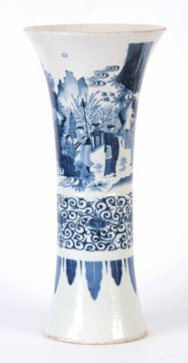 Lot 82 - AN 18TH/19TH CENTURY CHINESE PORCELAIN BLUE...