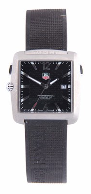 Lot 197 - A GENTLEMAN'S TITANIUM TAG HEUER TIGER WOODS...