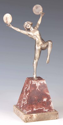 Lot 370 - AN ART DECO SILVERED BRONZE FIGURE OF A...