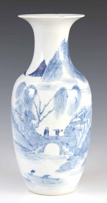 Lot 172 - A CHINESE PORCELAIN BLUE AND WHITE VASE with...