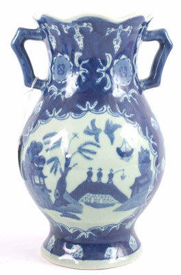 Lot 180 - A CHINESE BLUE AND WHITE BULBOUS VASE 24cm high.