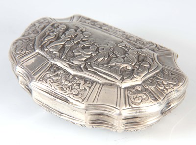 Lot 191 - AN 18TH CENTURY CONTINENTAL SILVER PILL BOX of...