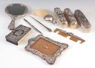 Lot 215 - A SELECTION OF VARIOUS SILVER ITEMS to include...